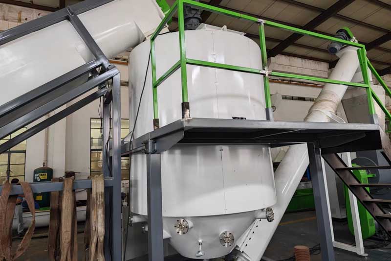 Hot washer for PET washing line