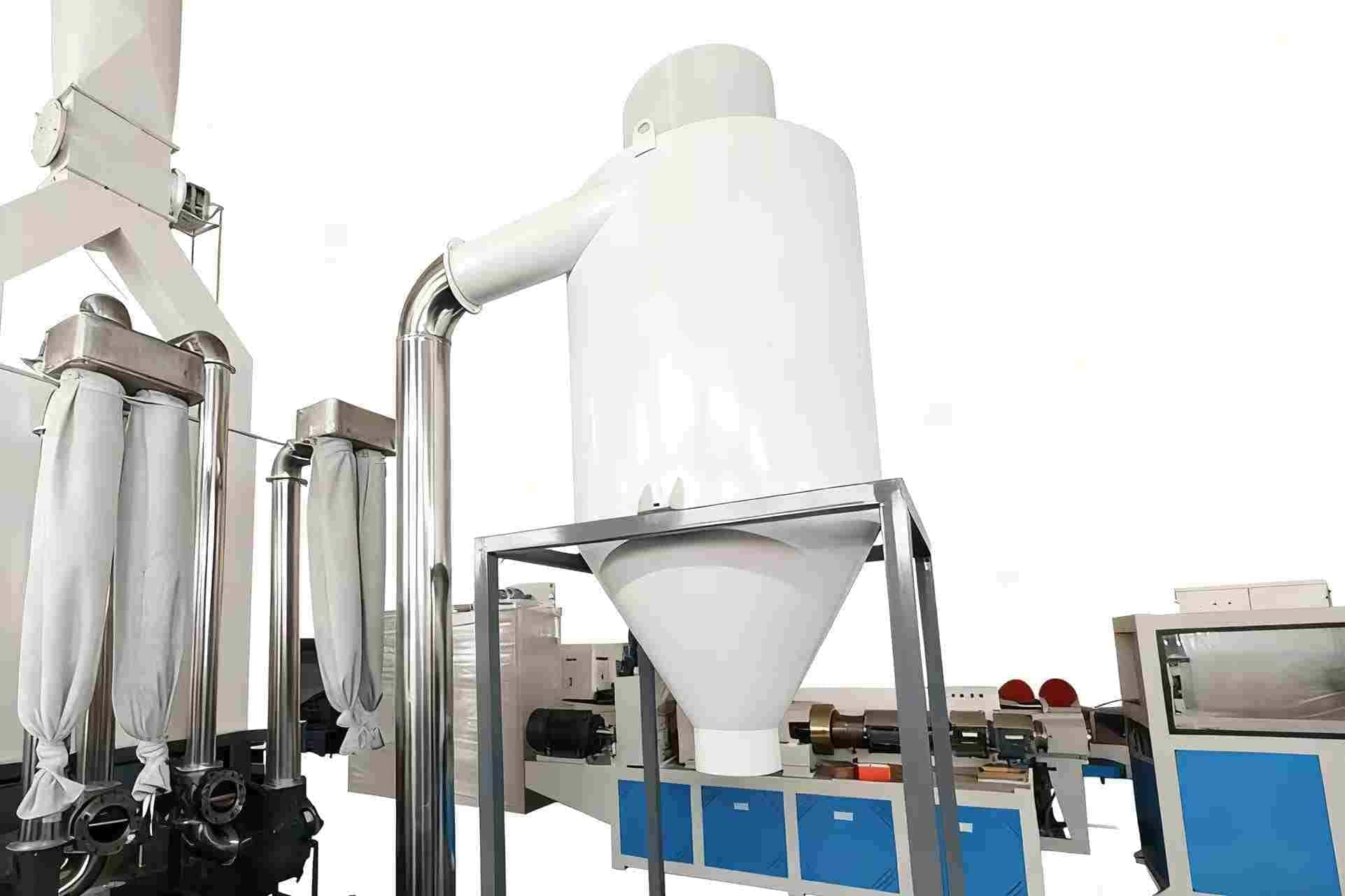 PET flakes storage silo